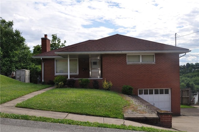 view of front facade featuring a front lawn and a garage