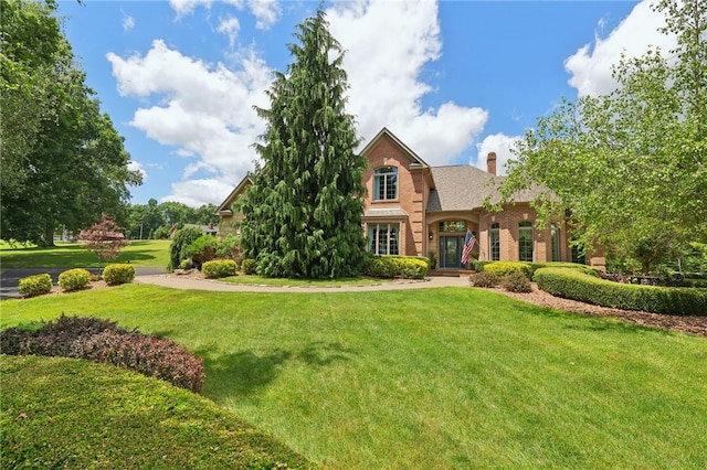 view of front of property with a front yard