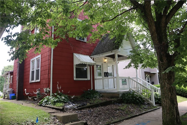 bungalow-style house with covered porch