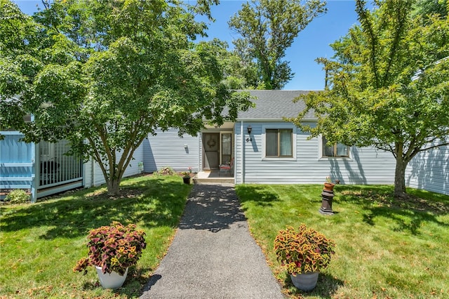 view of front of house featuring a front yard