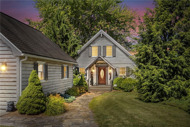 view of front of house featuring a lawn