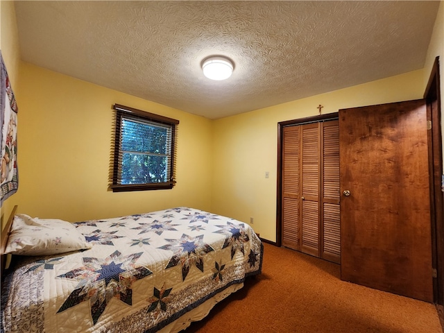 bedroom featuring carpet, a closet, and a textured ceiling