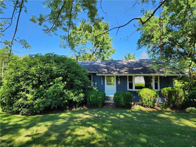 view of front of property with a front lawn