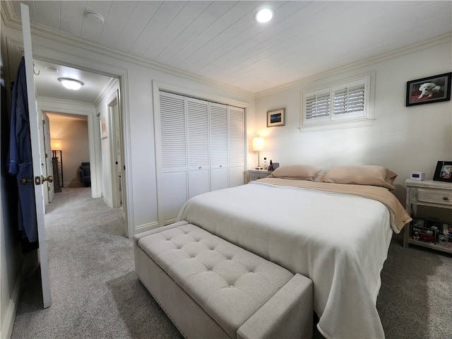 carpeted bedroom featuring ornamental molding and a closet