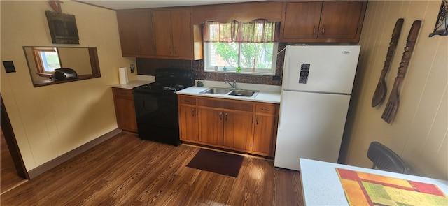 kitchen featuring white refrigerator, dark wood-type flooring, sink, decorative backsplash, and black range with electric cooktop