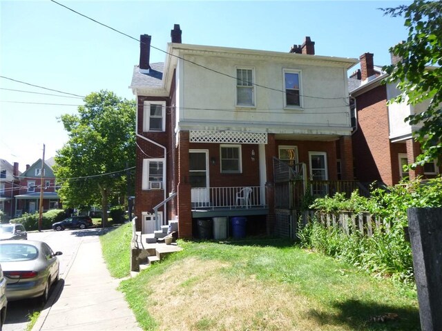 view of front of property with a front yard