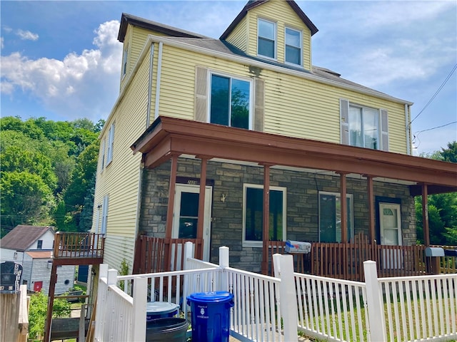 view of front of house featuring a porch