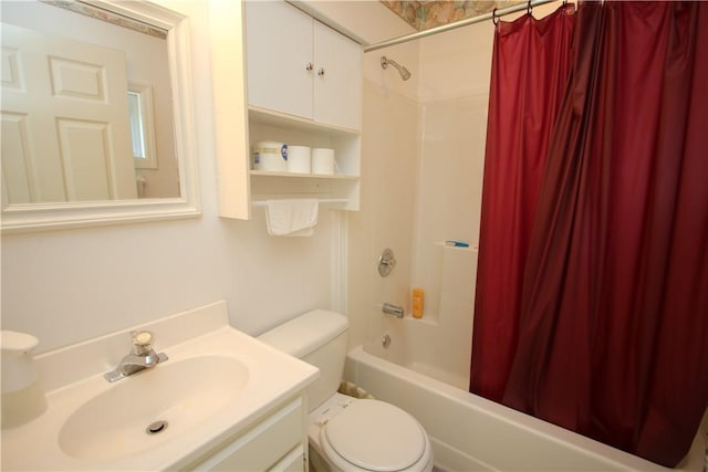 full bathroom with shower / tub combo with curtain, vanity, and toilet