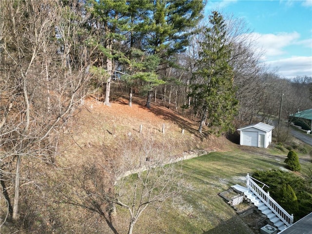 view of yard with an outbuilding and a garage