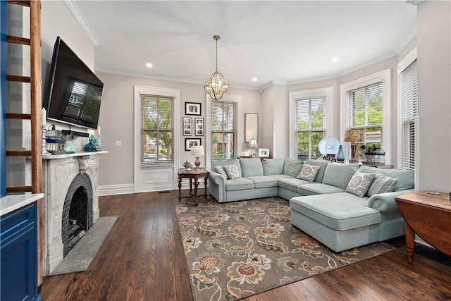 living room featuring crown molding, a healthy amount of sunlight, dark wood-type flooring, and an inviting chandelier