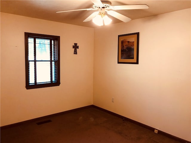 carpeted spare room featuring ceiling fan