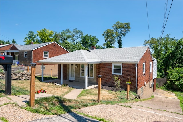 view of front of property with a front lawn