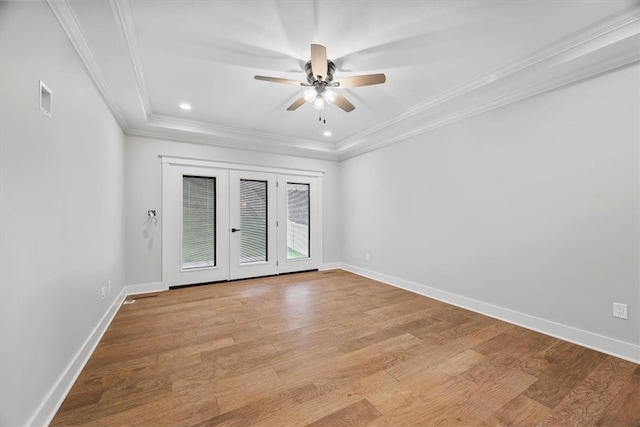 unfurnished room featuring ceiling fan, light hardwood / wood-style floors, and ornamental molding