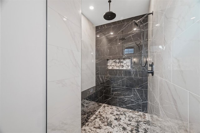 bathroom featuring a tile shower