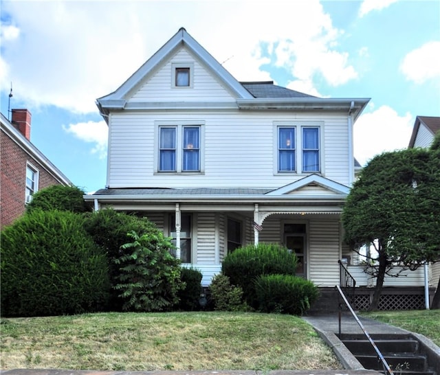 view of front facade featuring covered porch and a front lawn