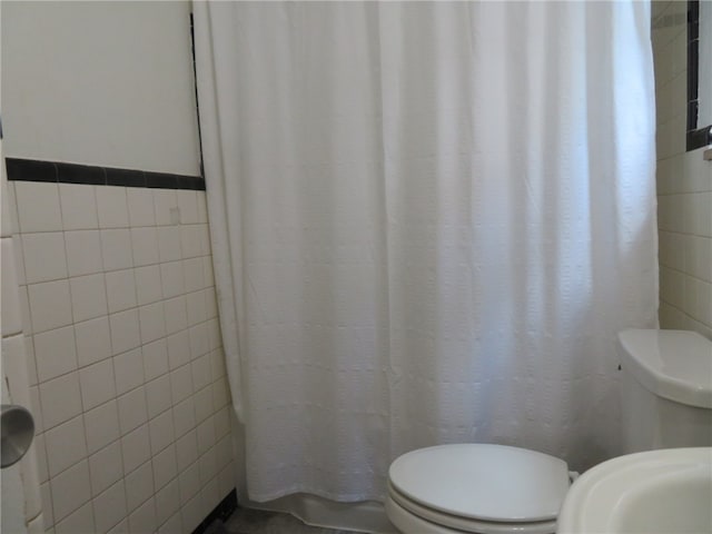 bathroom featuring toilet