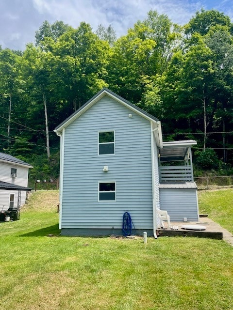 exterior space featuring a yard