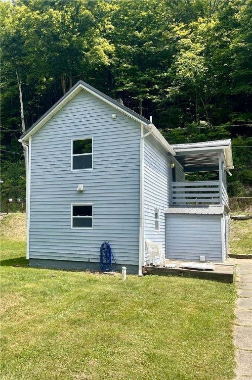 view of side of home featuring a yard