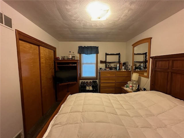 bedroom featuring a closet