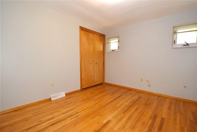 unfurnished room featuring light hardwood / wood-style flooring