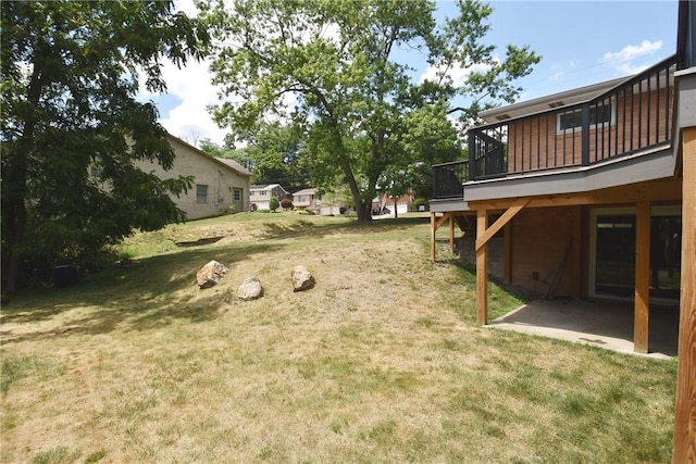 view of yard with a patio