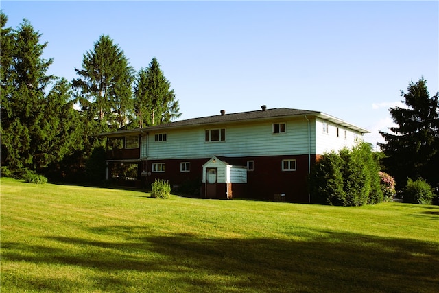 back of house with a lawn