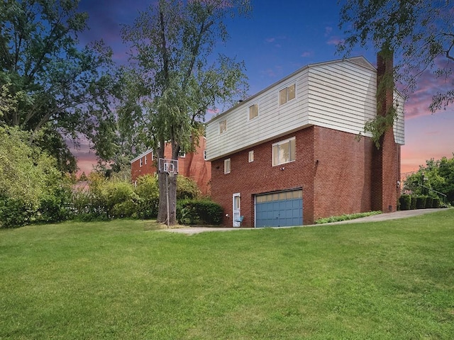 view of front of home featuring a lawn and a garage