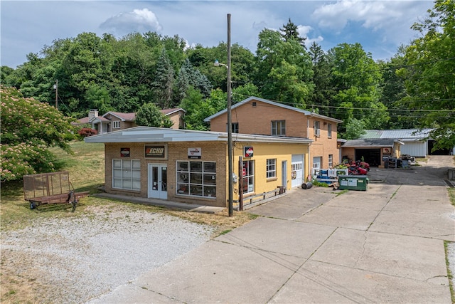 view of front of property