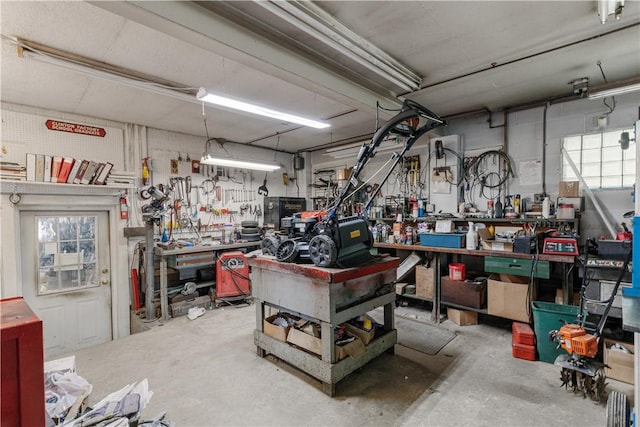 1120 Henderson Ave, Canton Twp, PA 15301 - garage featuring a workshop area