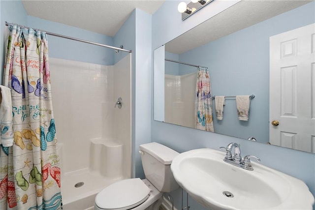 bathroom featuring sink, a textured ceiling, toilet, and a shower with shower curtain