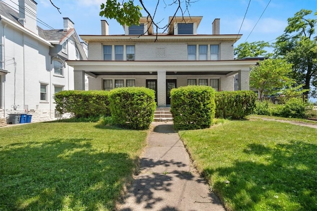 view of front of house featuring a front lawn