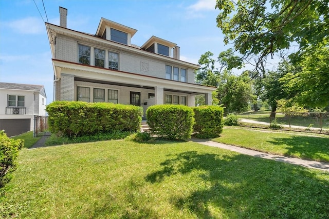 view of front of home with a front lawn