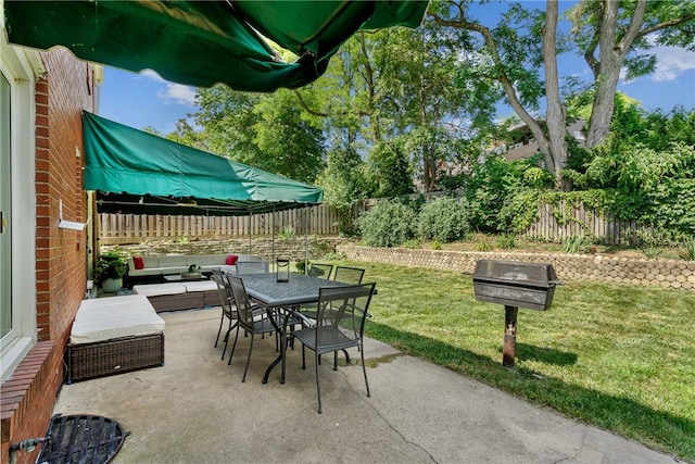 view of patio / terrace featuring outdoor dining area, a fenced backyard, an outdoor hangout area, and grilling area