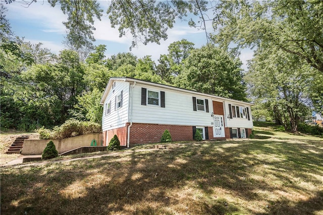 bi-level home with a front lawn