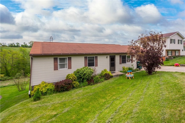 view of front of property with a front lawn