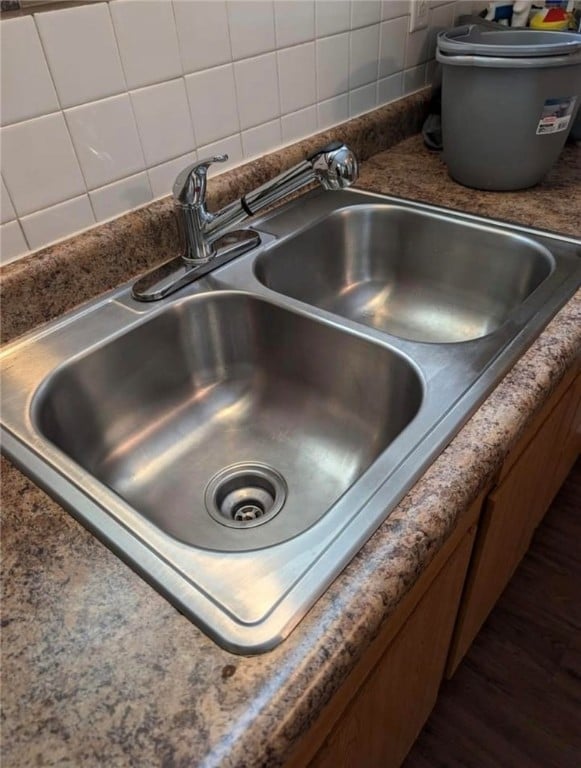 interior details with decorative backsplash and sink