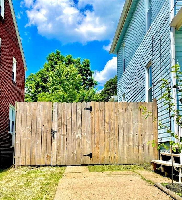 3 N 5th St, Youngwood, PA 15697 - view of yard with fence