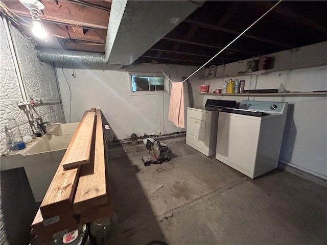 basement featuring washing machine and clothes dryer