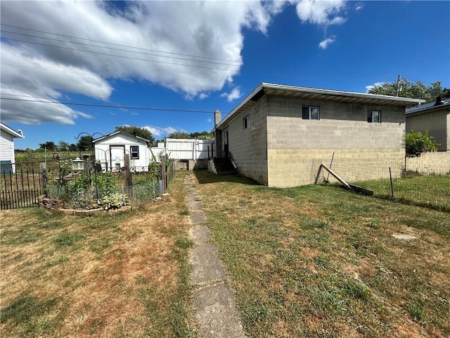 view of side of property featuring a yard