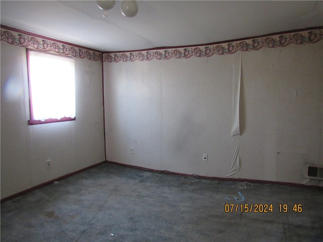 spare room featuring carpet floors