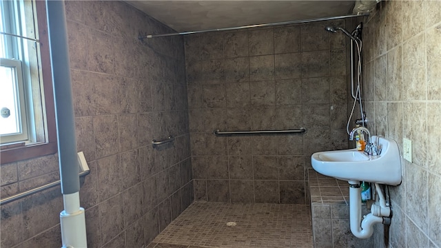 bathroom featuring tile walls and tiled shower