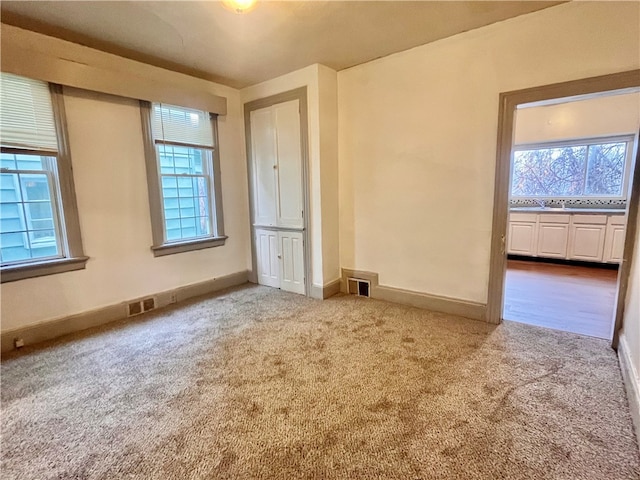 unfurnished room featuring carpet