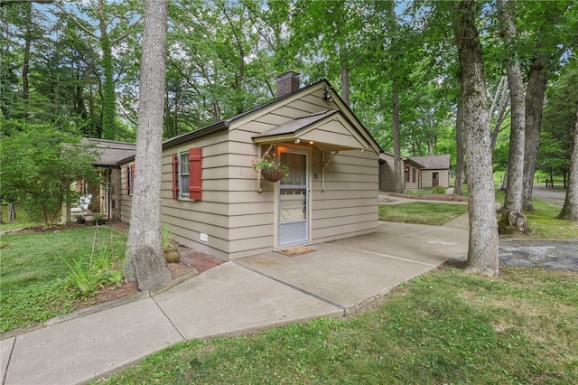 bungalow-style home with a front yard