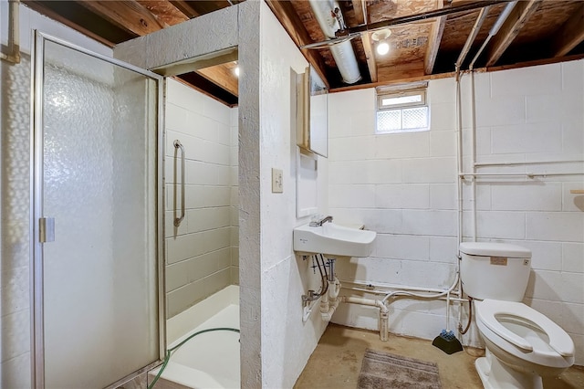 bathroom featuring a shower with door, sink, toilet, and concrete floors