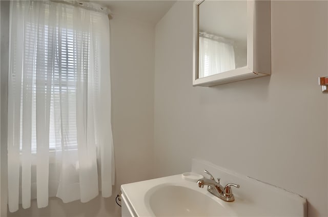 bathroom featuring sink