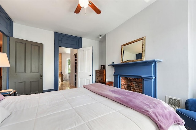 bedroom with ceiling fan