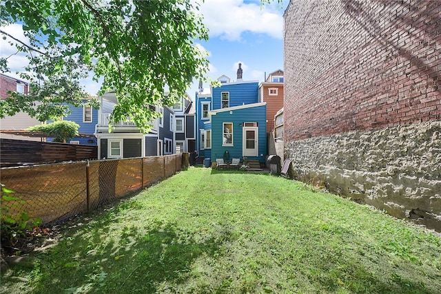 view of yard featuring a water view