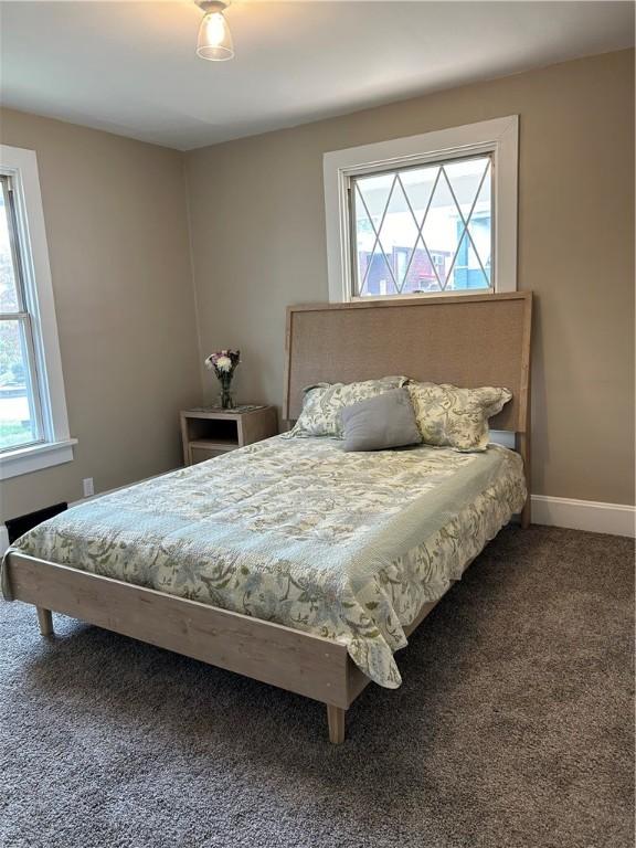 bedroom featuring carpet floors