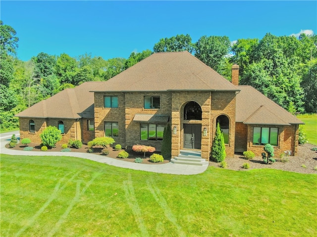 view of front of home featuring a front yard