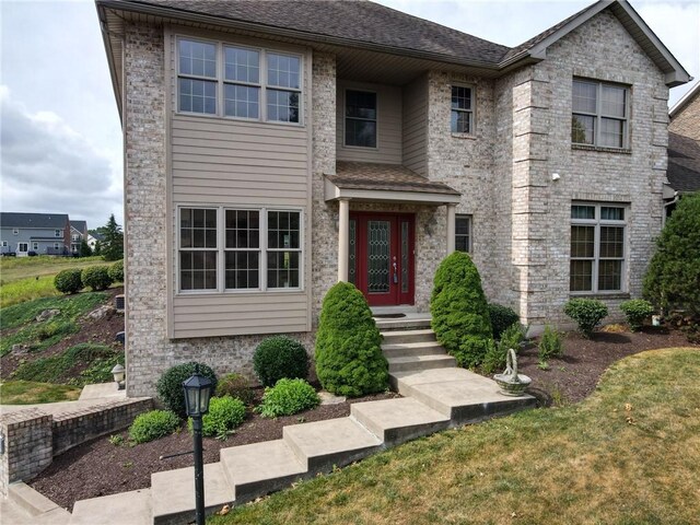 view of front facade featuring a front lawn